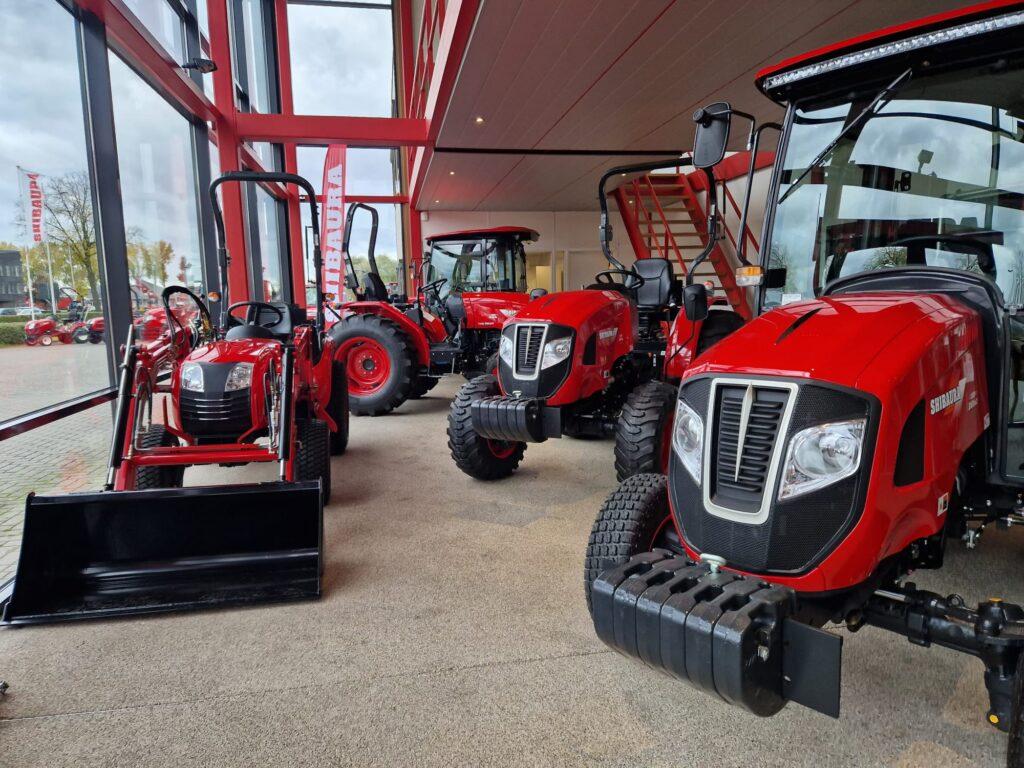 Compact tractor